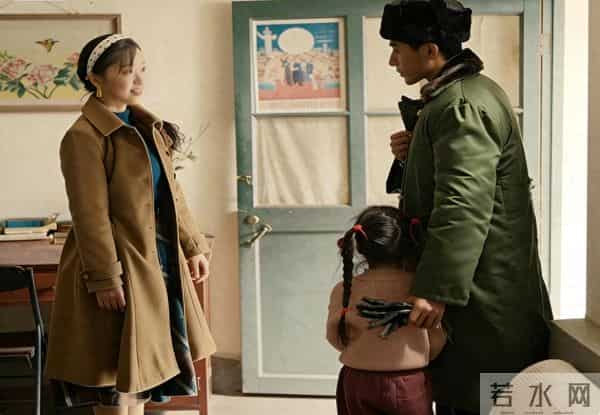 未婚妻习惯性喊我接机 我秒回-不方便 妻子会介意 她在我楼下站一夜