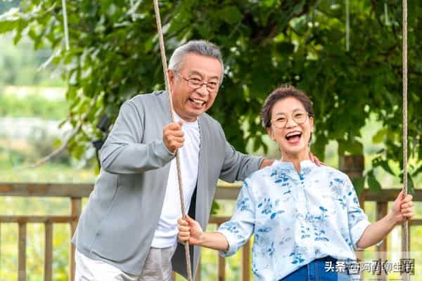 人过六十，夫妻间若还有这三种表现，多半不是真爱，别再自欺欺人