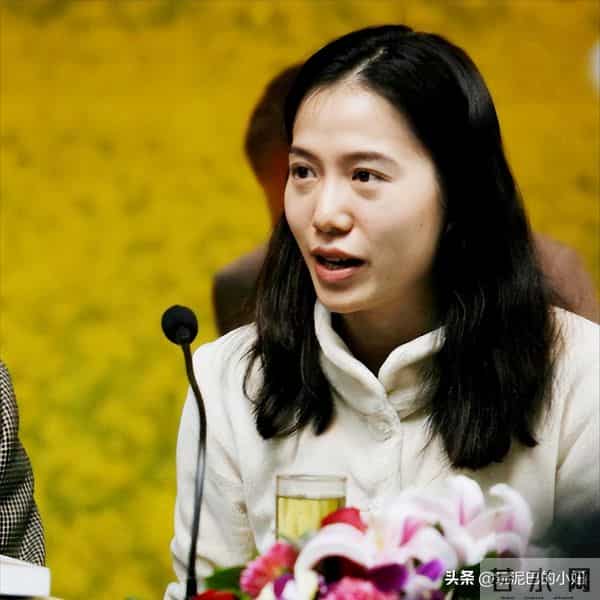 翁帆泣不成声，追忆早晨醒来看雪，像个小女孩沉浸在纯粹的浪漫中