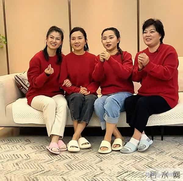 小凤还是偏心了,给保姆发年度奖金,每人10万,阿姨还有额外的