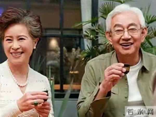 任何一个男性到了六十岁后，还有对异性的羡慕和追求，就不会老！