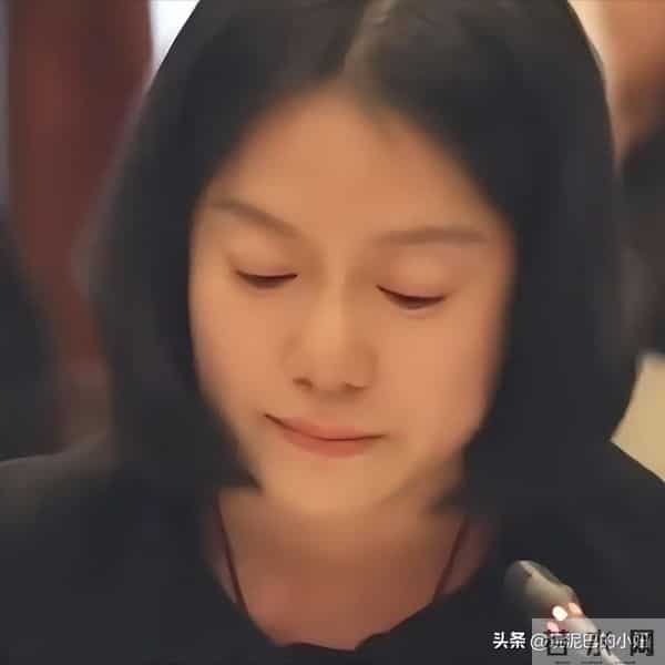 翁帆泣不成声，追忆早晨醒来看雪，像个小女孩沉浸在纯粹的浪漫中