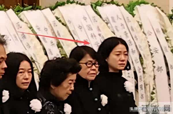 杨振宁去世两个月，翁帆哽咽发声追忆，多次擦泪，两件事让人泪目