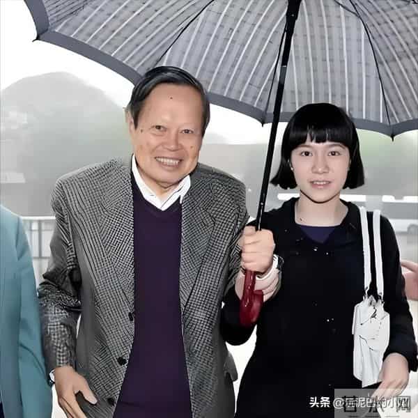 翁帆泣不成声，追忆早晨醒来看雪，像个小女孩沉浸在纯粹的浪漫中