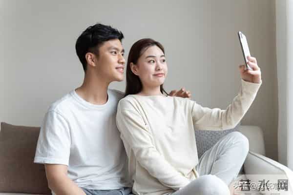 男人要记住，除了自己老婆，外面的女人再好，也要做到“两别”！