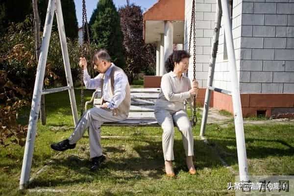 夫妻冷战数日，妻子发微信问，死了没？丈夫的回答，让人泪奔