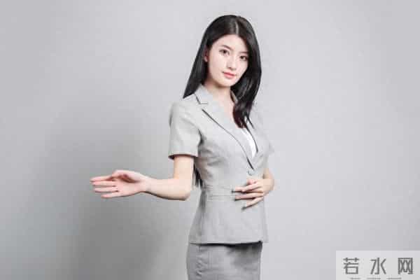 想要“勾搭”40岁左右的女人，你要极致的展现自己，教你五招拿下