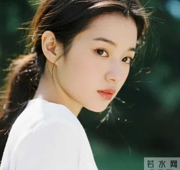 婆婆瘫痪,全家推脱,老公却突然起身-你们不管,我管!我假装配合