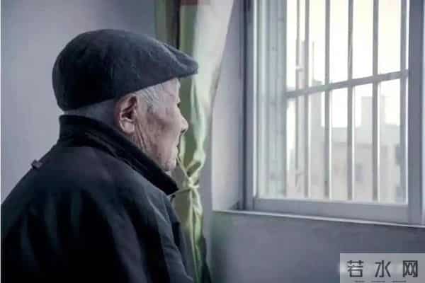 我退休金8600，老伴去世后，和农村女人搭伙，没想日子能过成这样