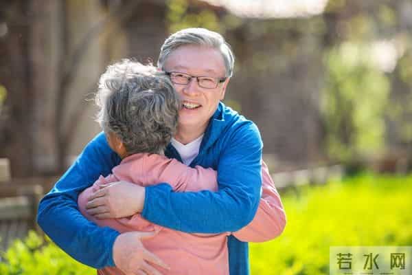 两性关系：70岁以后，男人最怕的不是身体差，而是老伴三个“不”
