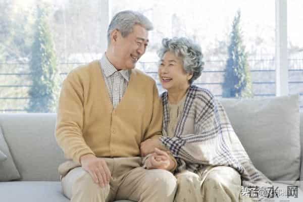 人到晚年才懂得：夫妻之间，最怕的并不是吵架，而是这3条