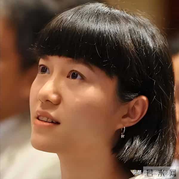 翁帆泣不成声，追忆早晨醒来看雪，像个小女孩沉浸在纯粹的浪漫中