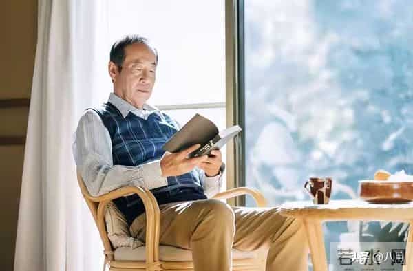 活到65岁才明白：离婚或丧偶后，晚年独自生活，才是最幸福的归宿