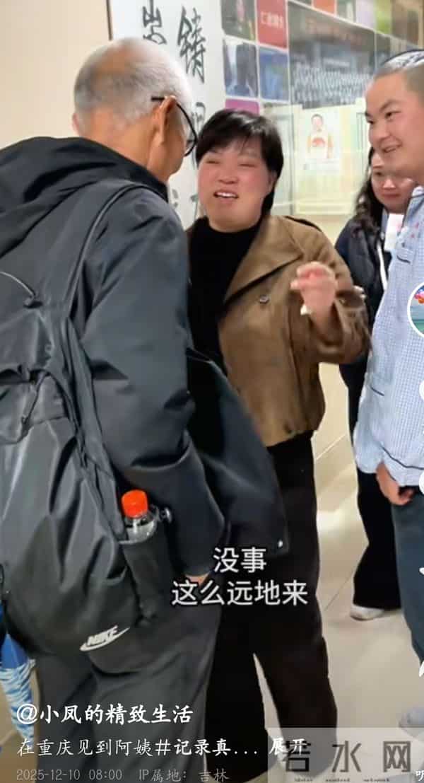 大家发现没小凤对胖阿姨和红姐就是不一样，主动给阿姨送去15W啊