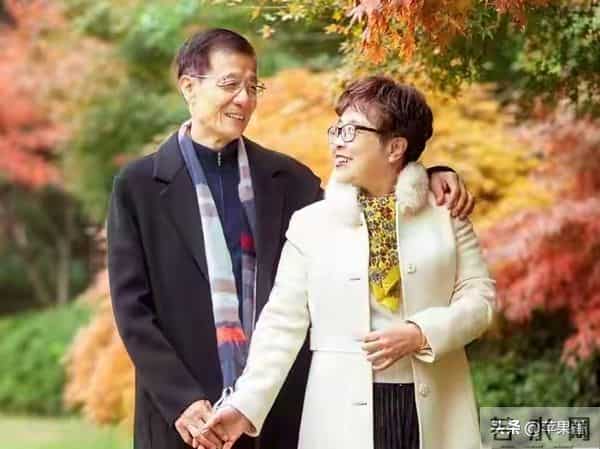 任何一个男性到了六十岁后，还有对异性的羡慕和追求，就不会老！