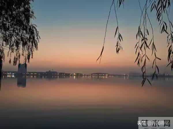 人生苦累独自扛，静默成长更坚强