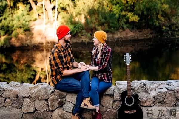 两性关系男人要明白，女人无论多大年龄，都有一个这样的要求