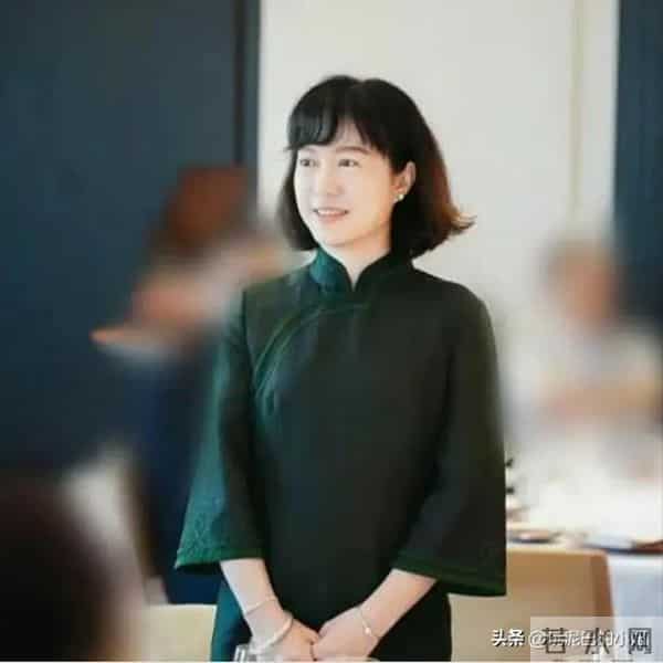 翁帆泣不成声，追忆早晨醒来看雪，像个小女孩沉浸在纯粹的浪漫中