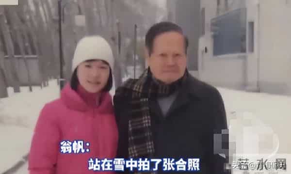 杨振宁去世两个月，翁帆哽咽发声追忆，多次擦泪，两件事让人泪目
