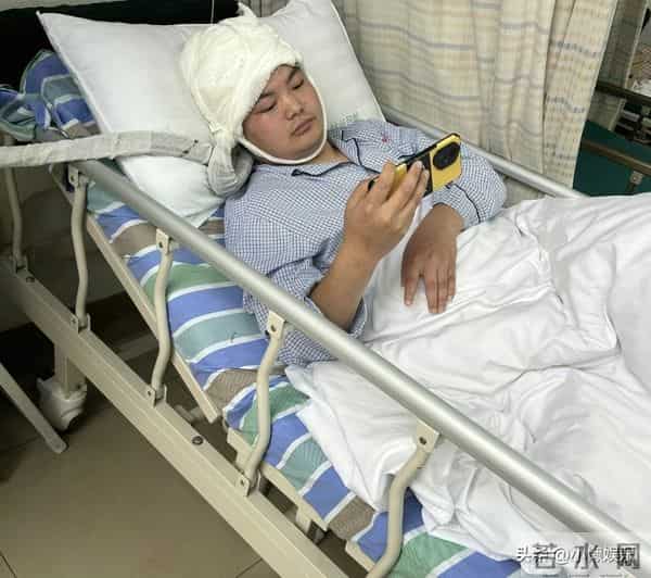 小凤还是偏心了,给保姆发年度奖金,每人10万,阿姨还有额外的