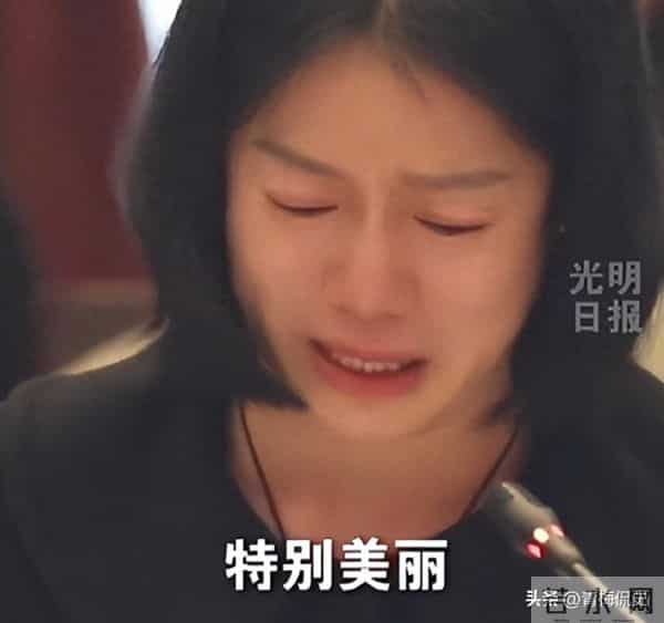 杨振宁去世两个月，翁帆哽咽发声追忆，多次擦泪，两件事让人泪目
