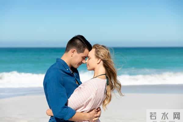 两性关系：搂着睡可以，亲嘴也行，但女人说的话，你敢全信吗？