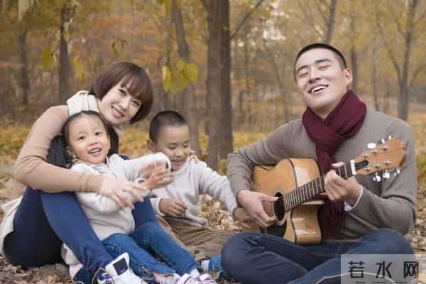 记住：一个男人活着最重要的事就三件，其余的无需在意。