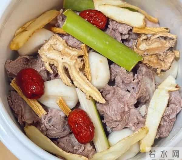 寒冬不惧冷！中老年必吃5款“暖身王”，补足阳气，手脚暖过冬