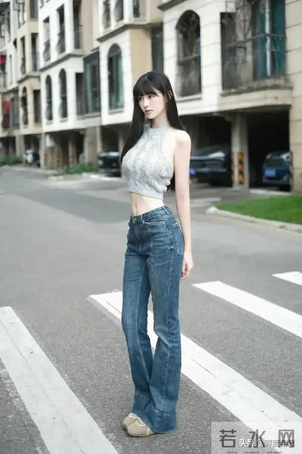 湖南岳阳一校花太漂亮了，五官精致，倾国倾城，美得让人移不开眼