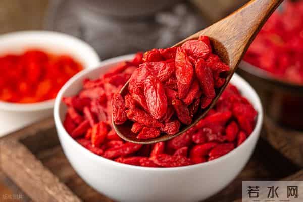 枸杞为何不能随便乱吃?医生:这3类人最易中招,千万别大意