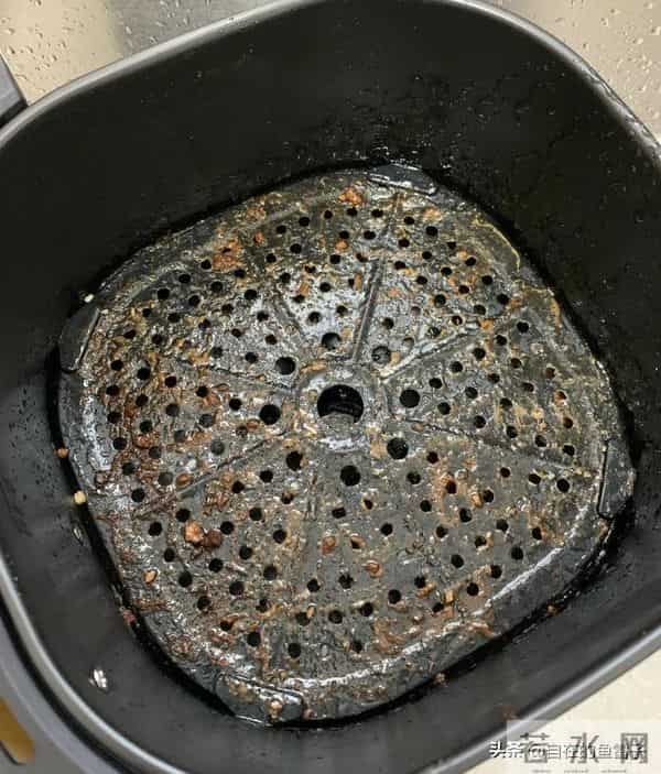 被网友的生活智慧惊呆了！小家电换个思路清洗，干净又轻松