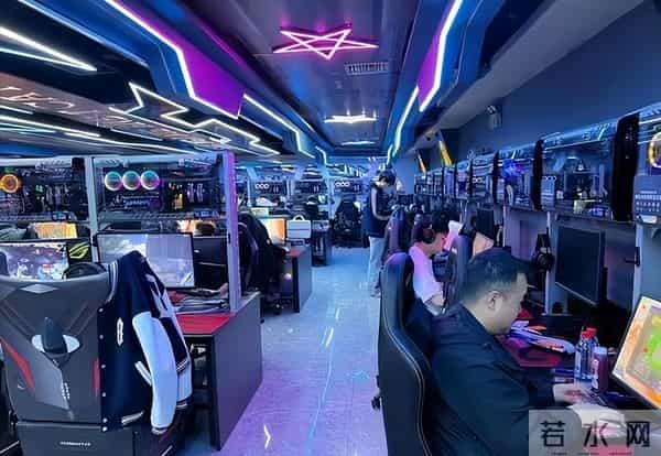 从人满为患到接连倒闭，几乎“消失”的网吧，为何忽然复活了？