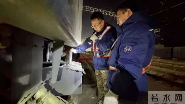 深夜2-30的铁路密码：新手火车司机如何站好第一班岗