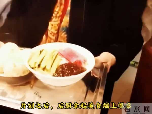 2011年拜登在北京吃炸酱面，花了79块，给了21块小费！