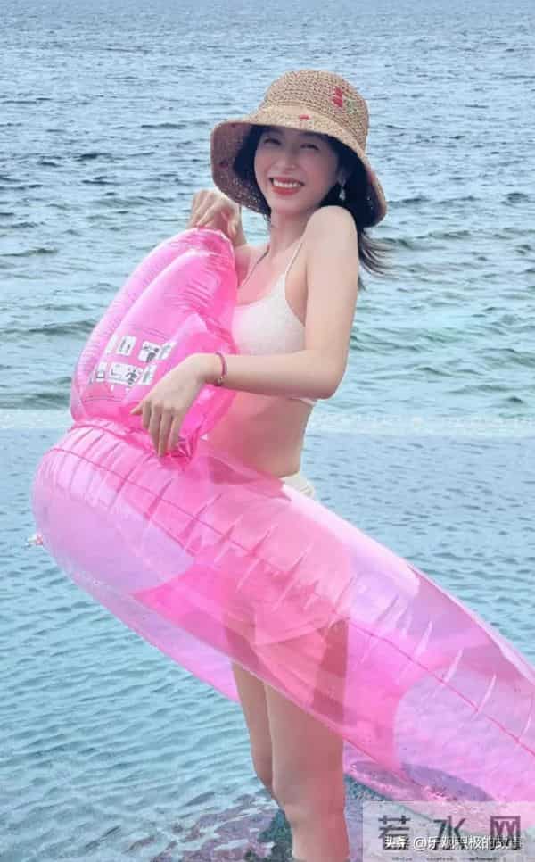 周雨彤｜比基尼泳衣