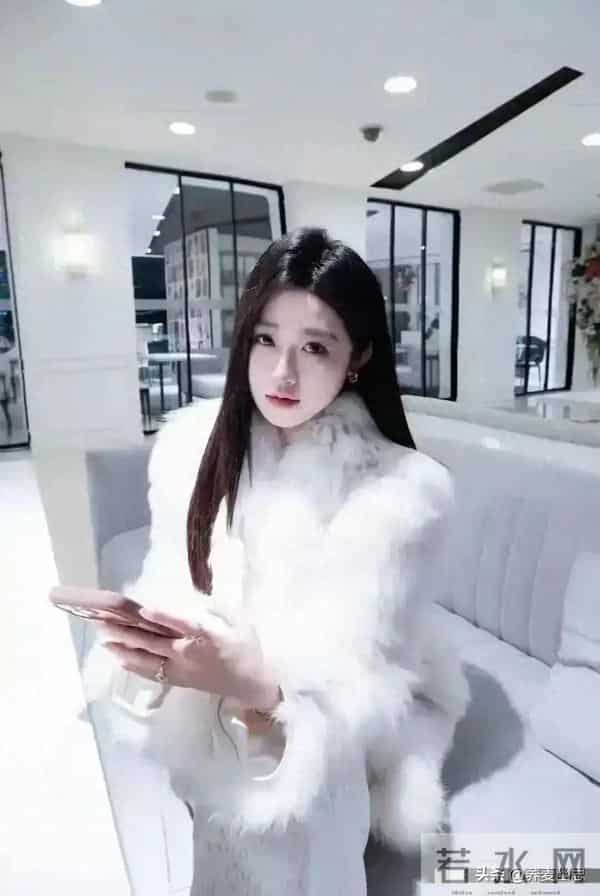 广西桂林一校花 身高169cm 身材拥有黄金比例 散发迷人身材魅力