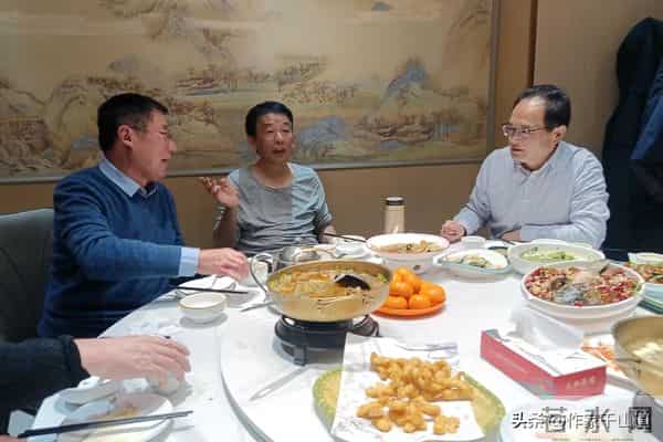 初雪夜破防!退伍军官辞公职,5人菜馆弃麻桌畅聊文学