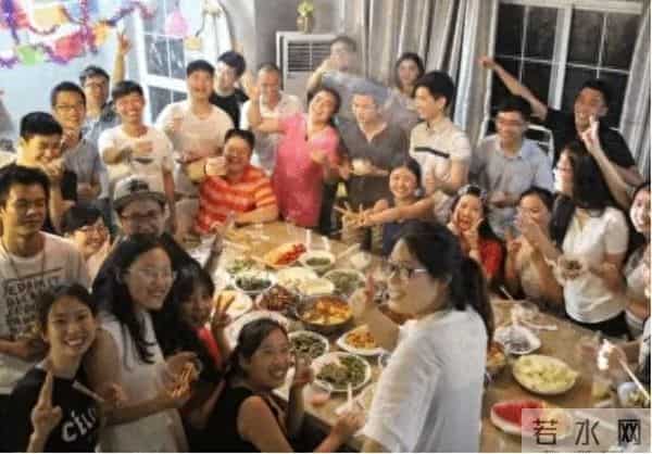 现在的同学聚会,已经逐渐变了味道