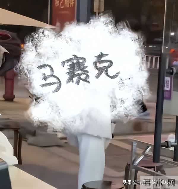 带儿子吃霸王餐后续：女子正脸曝光、身份被扒，民警劝3次才付钱