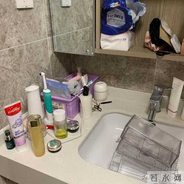 被59岁阿姨的“卫生间智慧”征服了，网友：会过日子的人真了不起