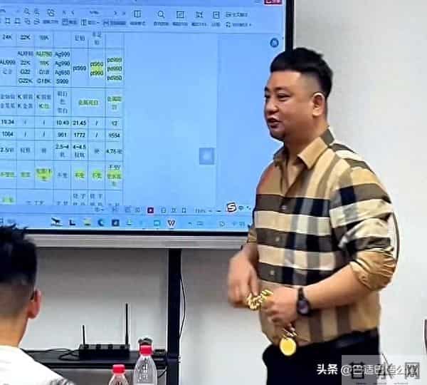 一年130场酒局最终用生命买单，42岁男子倒在酒桌上留下一墙茅台