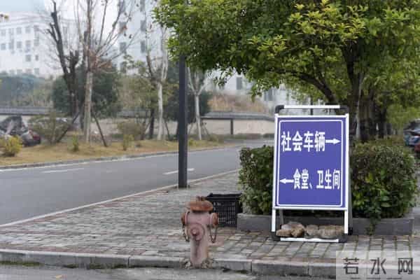 万山区政府停车场、机关食堂对外开放！