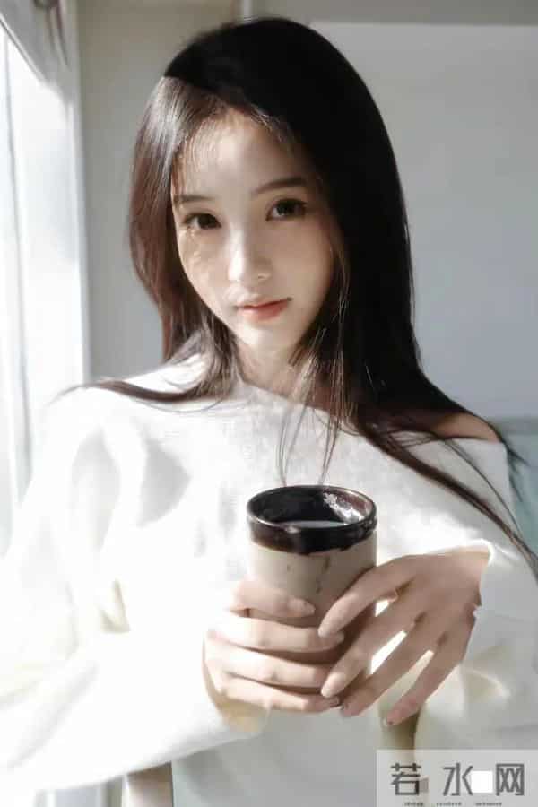 广西桂林一校花好漂亮， 身高167cm，体重46kg 美的让人移不开眼