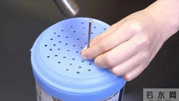 奶粉罐不要扔,在上面打几个洞放在房间里,全家人抢着用,太棒了