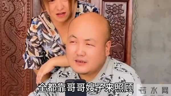 老挝媳妇杨玛丽和中国老公二胖在老挝对着镜头感恩哥哥涛子...