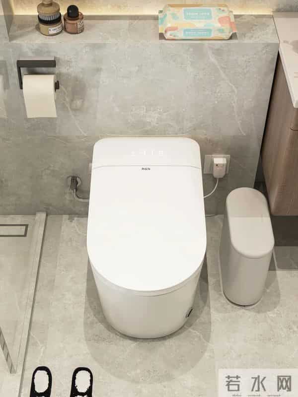 上完厕所马桶盖该打开还是盖着?很多人都没搞懂,难怪家里臭烘烘