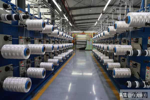 聚酯纤维“塌房”背后，竟是中国制造的“谎言”与你的“焦虑”？