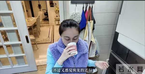 水亦诗到泉州更辛苦，忙到没空化妆脱发严重，12个菜招待邹阳朋友