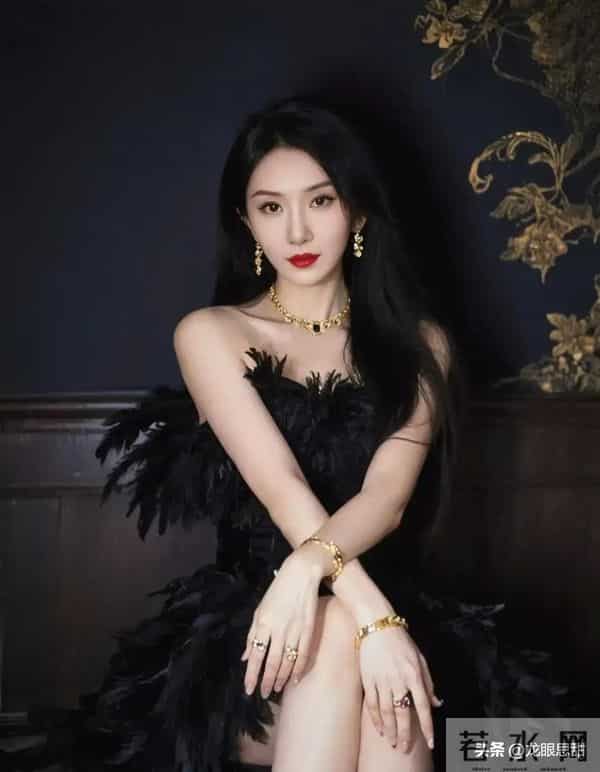 四川宜宾一佳人身高173cm 身材拥有黄金比例 散发迷人魅力