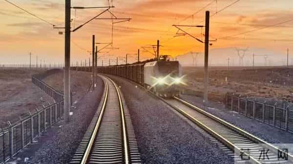 深夜2-30的铁路密码：新手火车司机如何站好第一班岗